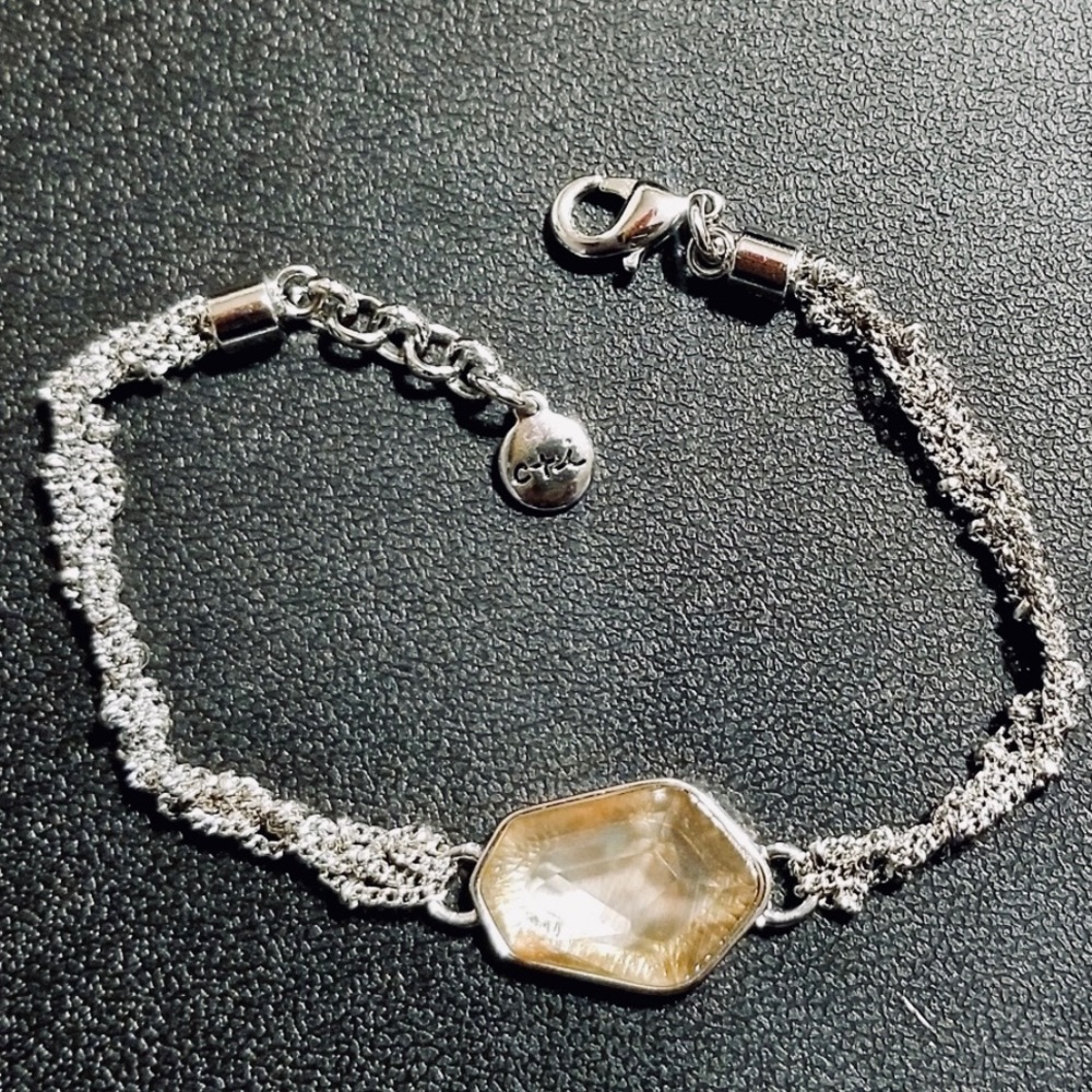 Designer Chloe+Isabel Ocean Lace Flex Bracelet.